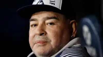 Nuevo giro en el caso Maradona: Postergaron una vez más el inicio del juicio clave