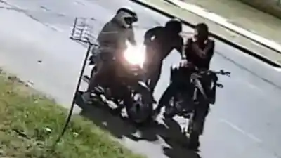 Lo tiraron al piso, lo descalzaron y le robaron: al mirar al ladrón, no podía creer quién era