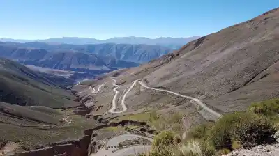 Tragedia en Jujuy: cayeron 80 metros por un barranco en la Cuesta del Lipán y murieron una madre y su hija