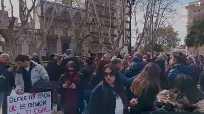 Un decreto municipal desata una guerra judicial y una protesta en Rosario: ¿quién defiende las jubilaciones de los ingenieros?