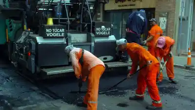 Santa Fe multiplicará por 50 su producción de asfalto: el salto que promete revolucionar el arreglo de calles
