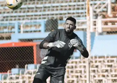 El Albo viaja a San Juan sin su arquero titular: el motivo que encendió las alarmas