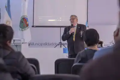 Veteranos de Malvinas emocionaron a estudiantes con sus relatos en Juana Koslay