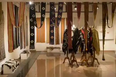 El legado textil del oeste pampeano se instala en Buenos Aires: qué esconden las 34 piezas de 'La Pampa Teje'
