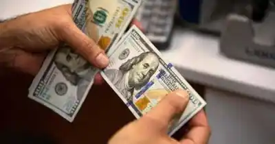 El dólar blue arrancó el día con un salto y el oficial sigue congelado