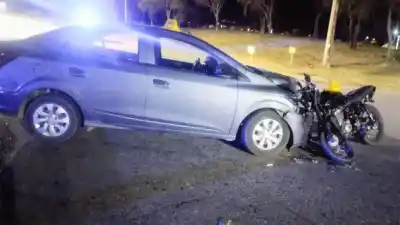 Impactante choque en Villa de Merlo: dos jóvenes terminaron en el hospital