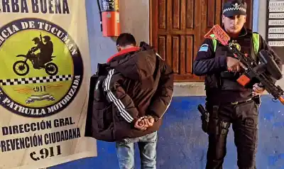 Lo buscaban por un robo a mano armada en Yerba Buena y lo atraparon en un operativo relámpago