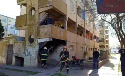Incendio en un departamento del barrio Malvinas II: los vecinos dieron la alerta