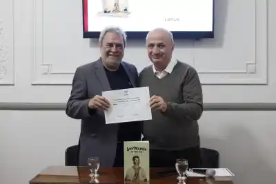 Un San Martín de carne y hueso: Daniel Míguez presentó su libro en Lanús