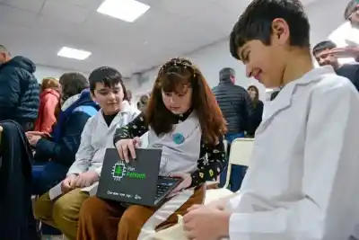 Plan Pehuén: el Gobierno provincial intensifica la entrega de tecnología en escuelas