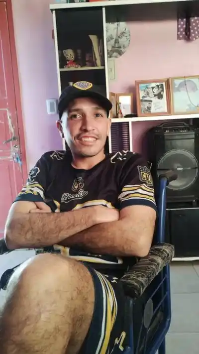Volvió a casa tras un mes de lucha: la emoción de su novia al recibirlo