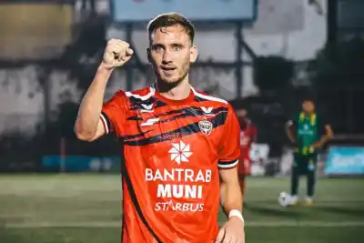 Delantero paranaense cruzó la frontera para jugar en el club más grande de Bolivia