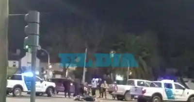 Colisión en 13 y 526: un motociclista terminó herido sobre el asfalto