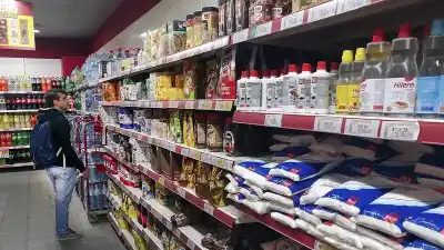 Séptimo mes de caída en el consumo masivo: ¿qué pasa con la economía de los argentinos?