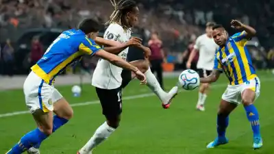 Central la tenía servida en bandeja, pero un error puntual lo dejó con las manos vacías ante Corinthians