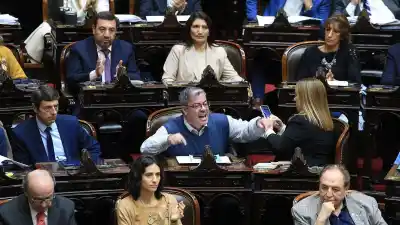 ¿Se terminó la fiesta del Gobierno? La oposición arma un plan para aliviar a millones de deudores