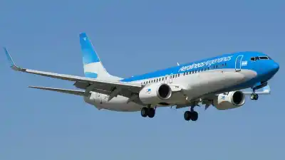 Impacto directo: La guerra en Oriente Medio ya golpea el bolsillo de los tucumanos que quieren volar
