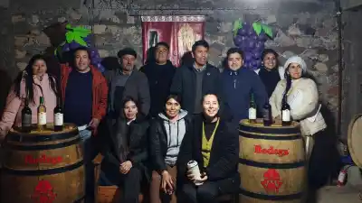 Salida educativa en Belén: estudiantes de Enología y Alimentos compartieron una jornada única en viñedos