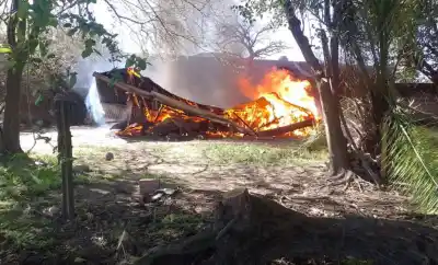 El fuego arrasó con su casa en Santa Rosa de Leales: perdió absolutamente todo