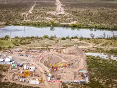 Culminó el tendido del oleoducto a Sierra Grande: el récord que marcó la obra