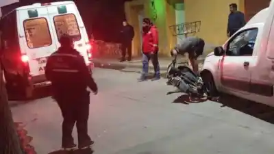 Impactante choque en pleno centro de Andalgalá: una mujer terminó hospitalizada