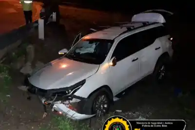 Perdió el control en la Autovía 14 y terminó contra el guardarraíl: cinco heridos