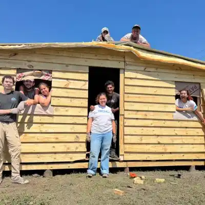 Fin de semana solidario: buscan voluntarios para levantar 18 viviendas de emergencia en Corrientes
