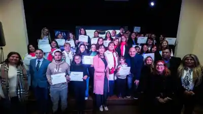 ¿Qué les espera a los 34 vecinos que terminaron los talleres gratuitos?