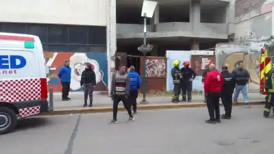 Golpe en la cabeza y un misterio: qué pasó dentro de la obra abandonada frente al ex hotel Ópera