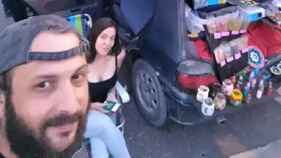 San Fernando: El auto que se convirtió en un santuario rodante para escapar del dolor