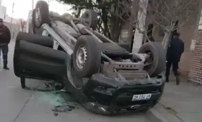 El choque en Ceferino: la versión del conductor que asegura que el móvil policial apareció sin baliza ni sirena
