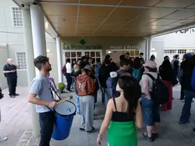 Silencio obligado: el profesor del IUPA denunciado no podrá acercarse a sus acusadores ni hablar de ellos