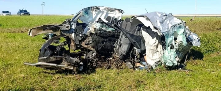 La camioneta Chevrolet S10 quedó irreconocible.