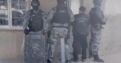 El insólito sistema de reparto de droga que desarmó la policía en Zavalla: dos detenidos y un arsenal