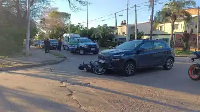 El dramático momento en que una motociclista de 15 años fue embestida en un cruce de alto riesgo