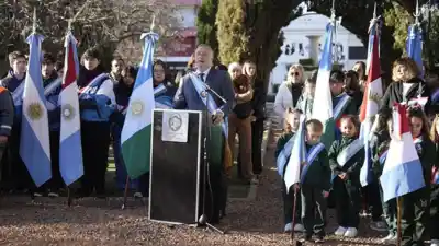 111 años de Villa María: la bandera que nació de un joven y emocionó a todos en el acto