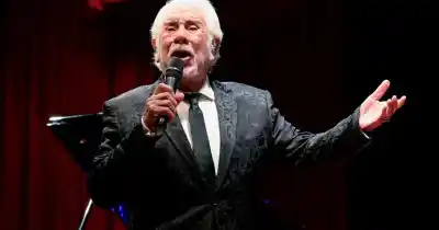 El regreso de Raúl Lavié a Rosario: sus 89 años, la esquina de la infancia y un show que promete emocionar
