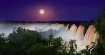 Bajo la luna llena: Misiones Maravilla lanza dos experiencias nocturnas imperdibles en Cataratas y Posadas