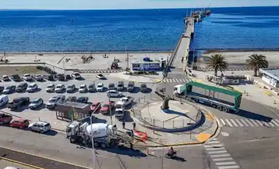 Completaron la restauración de veredas tras la obra de agua en el Muelle Luis Piedrabuena