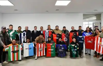 Santiago del Estero apuesta al interior: 16 clubes recibieron su equipamiento para el Torneo Regional
