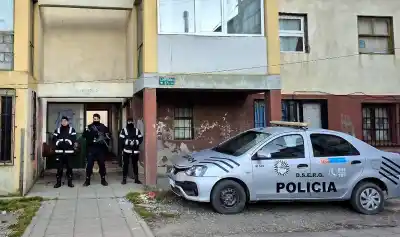 Agresión violenta en Río Grande: la víctima terminó con fractura expuesta y el allanamiento reveló un hallazgo inesperado