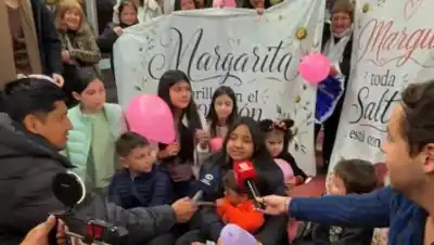 La pequeña Margarita Ponce volvió a Salta y emocionó a todos con sus primeras palabras