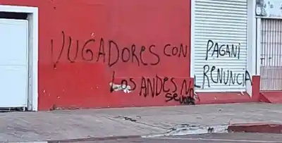 Aparecieron pintadas amenazantes contra el plantel de Los Andes en la previa del partido con Chaco For Ever