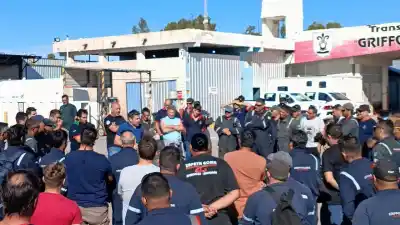 Alerta en el petróleo: camioneros mendocinos se movilizan ante el posible despido de 100 trabajadores