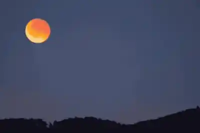 Un fenómeno único teñirá de rojo la Luna: la fecha exacta para no perdérselo en Argentina