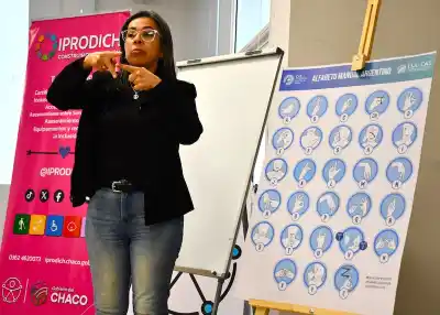 Odontólogos del Chaco aprenden lengua de señas para derribar barreras en el consultorio