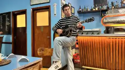 Mateo Sujatovich deja atrás a El Ruso y anuncia una gira íntima que arranca en Rosario