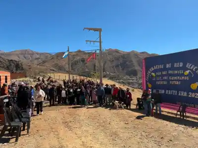 Un barrio de Salta dejó la oscuridad: la obra que cambió la vida de 30 familias