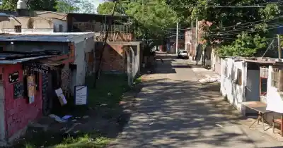 Una joven de 18 años fue asesinada a tiros en un pasillo de barrio Tablada