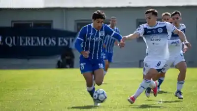 El Tomba festejó en San Isidro: el gol de Schamine que valió tres puntos